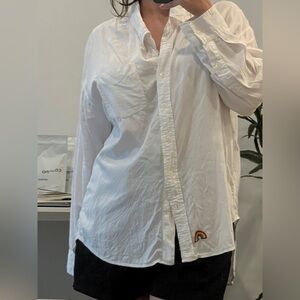 White cotton Aritzia button-up shirt with rainbow patch #aritzia